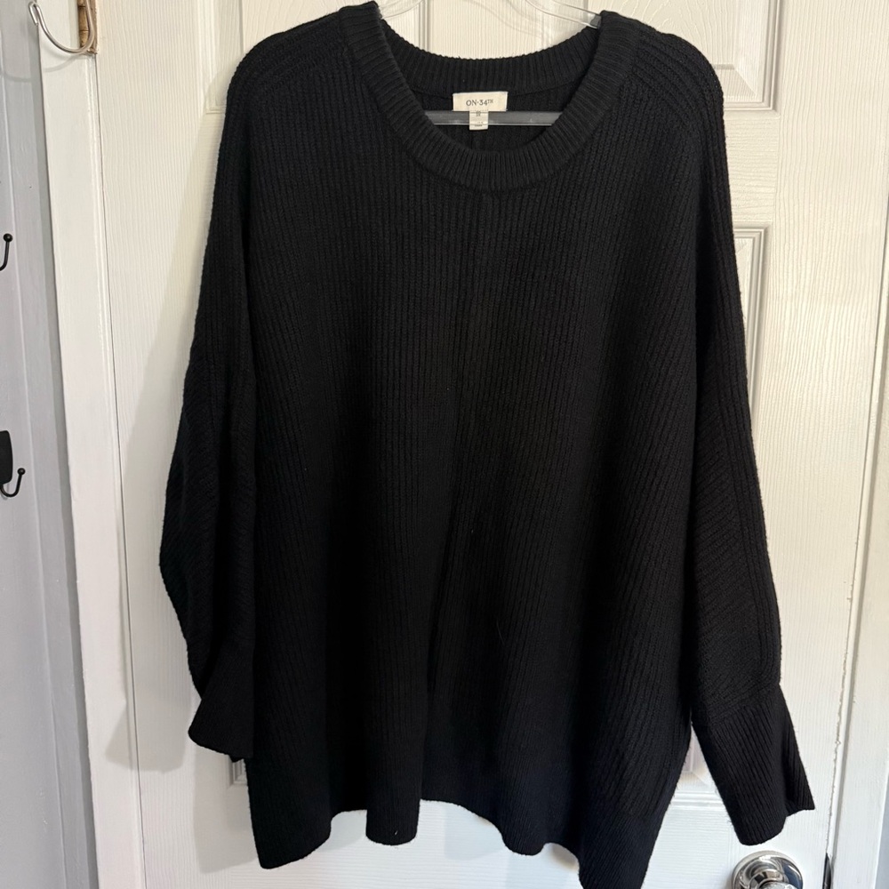 On Set Women's Classic Black Crew Neck Sweater